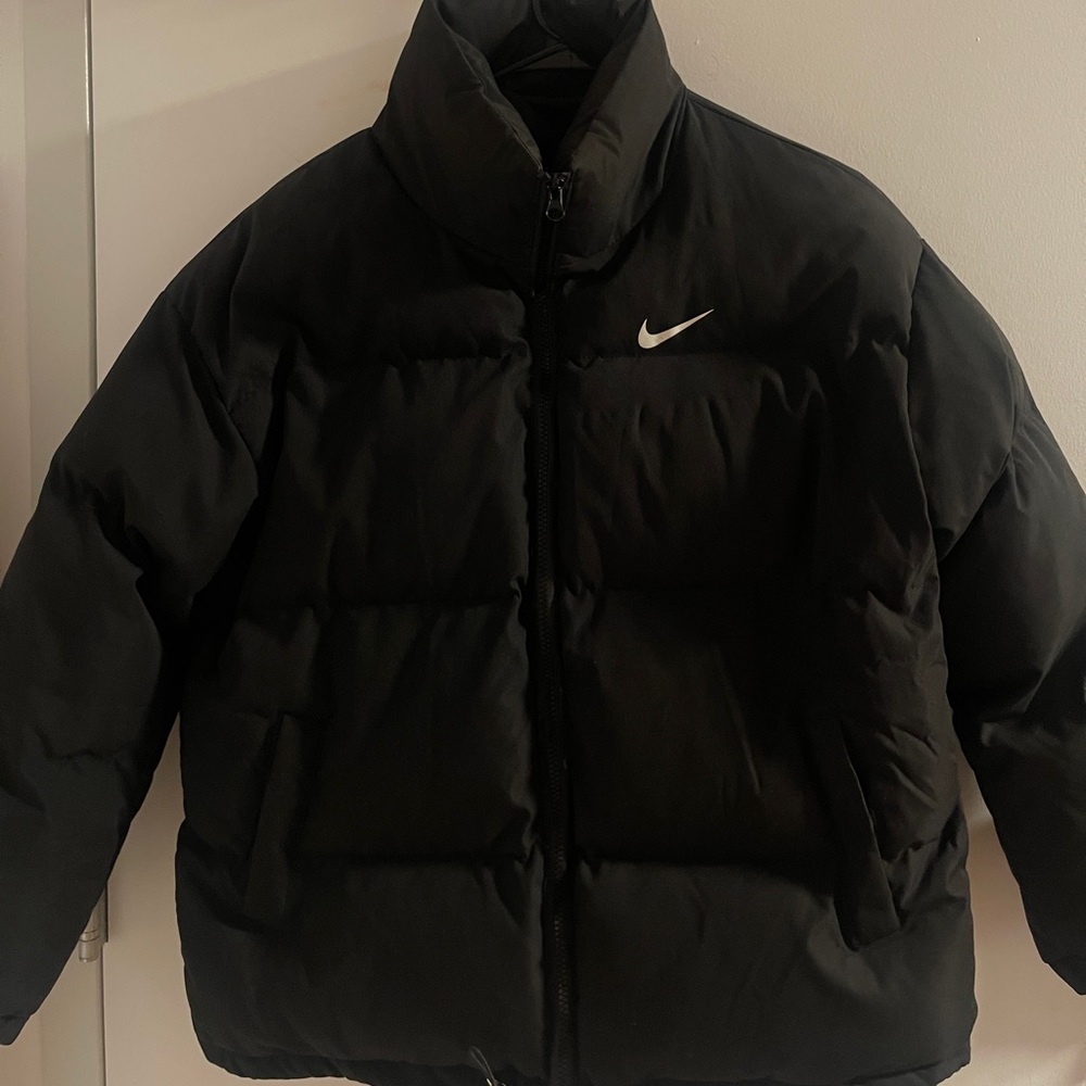 HARDLY WORN Nike puffer jacket